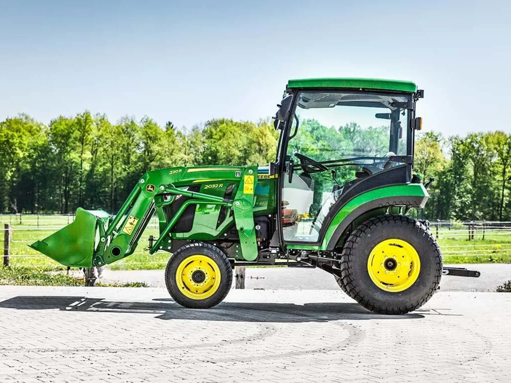 John Deere 2032R