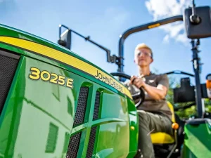 John Deere 3025E