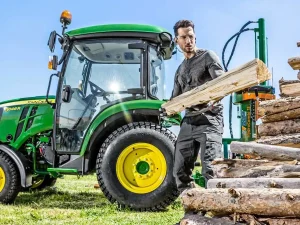 John Deere 3046R