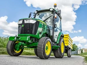 John Deere 3046R