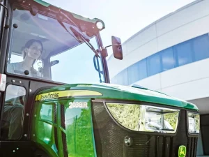 John Deere 2038R – profesionálny kompaktný traktor