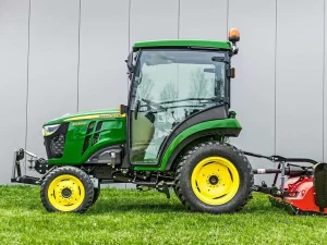John Deere 2038R – profesionálny kompaktný traktor