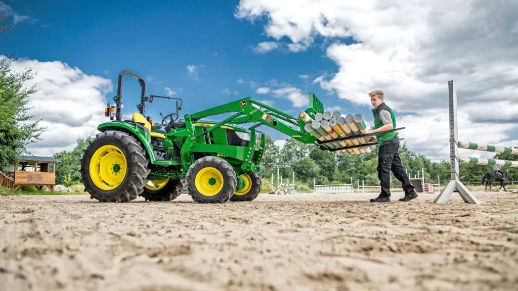 John Deere 4052M