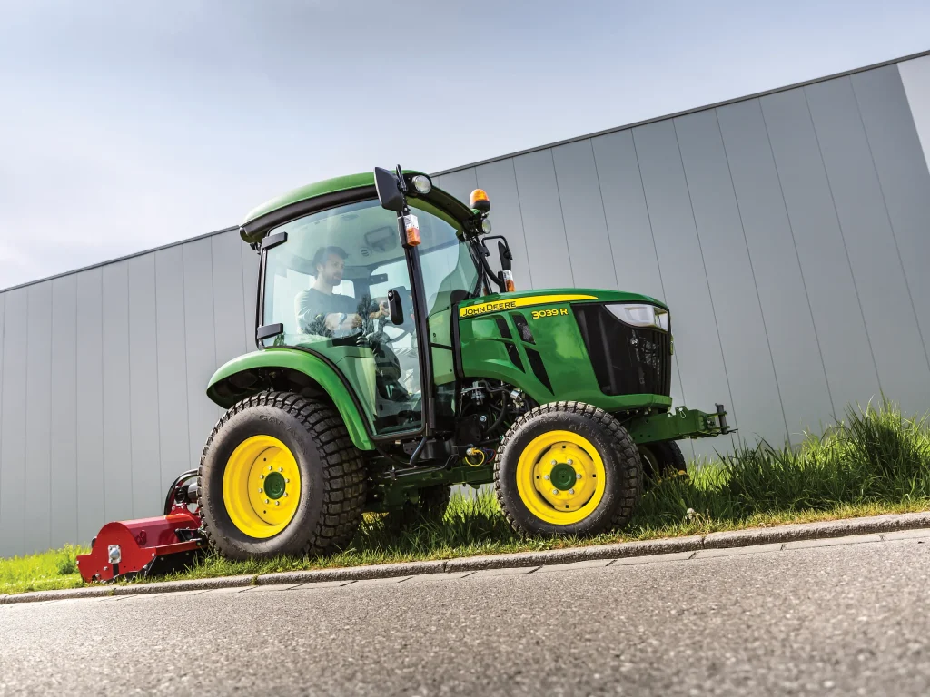 John Deere 3039R