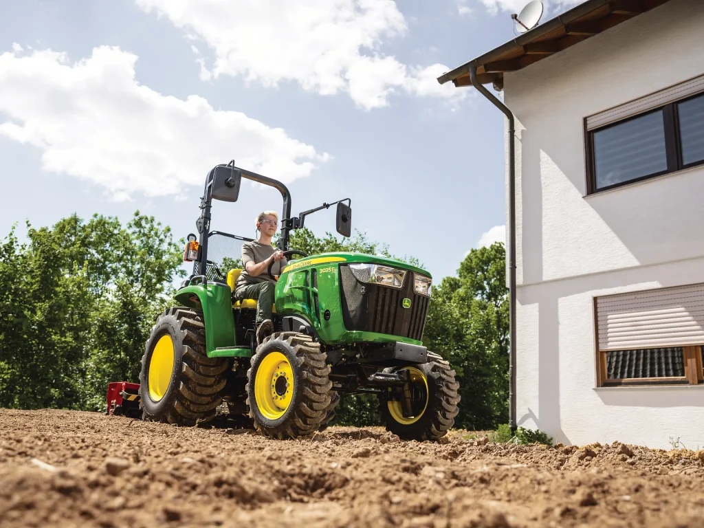 John Deere 3025E